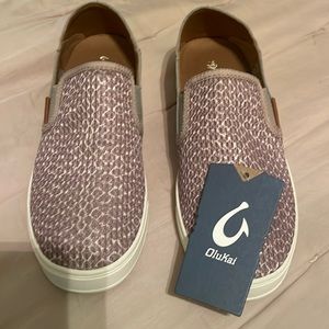 Olukai women’s 7.5 PEHUEA breathable subtle snake print limited edition sneakers